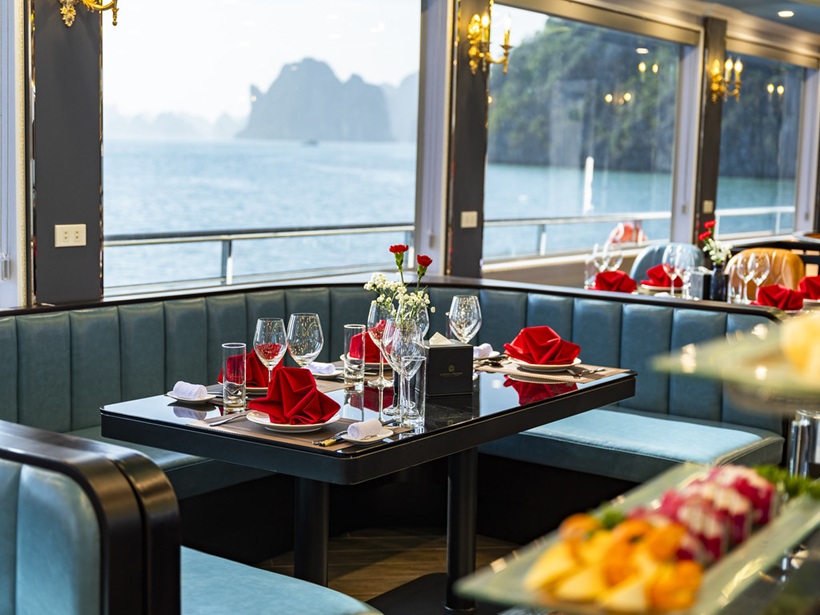 Tour Hạ Long từ H&agrave; N&ocirc;ij - du thuyền 5 sao La Casta